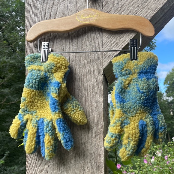 Urban Outfitters Accessories - Urban Outfitters Sherpa Gloves